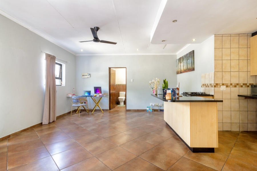 To Let 2 Bedroom Property for Rent in Bryanston Gauteng