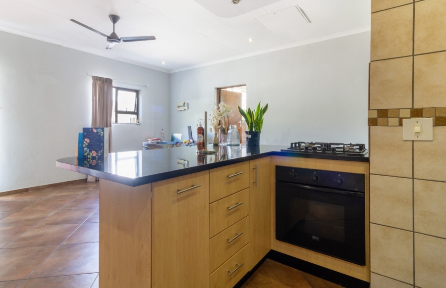 To Let 2 Bedroom Property for Rent in Bryanston Gauteng