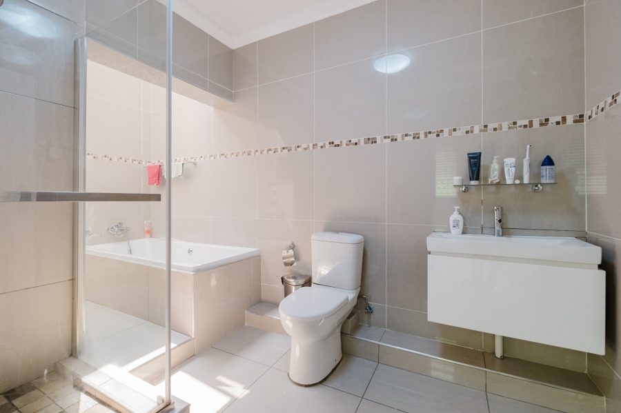 3 Bedroom Property for Sale in Glenvista Gauteng