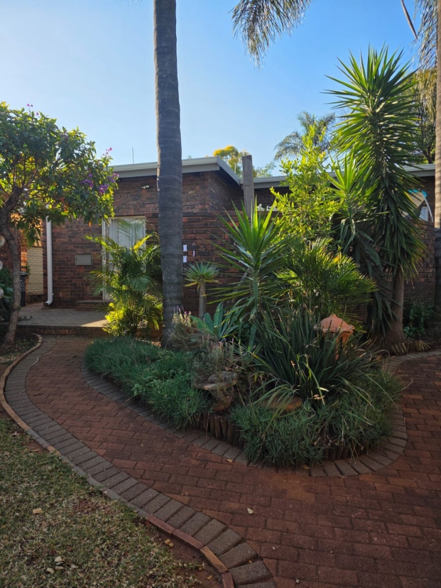 4 Bedroom Property for Sale in Mountain View Gauteng