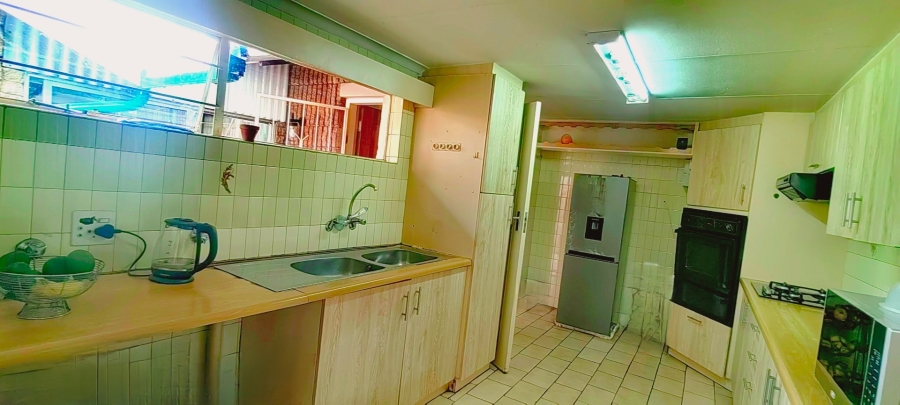  Bedroom Property for Sale in Lindhaven Gauteng