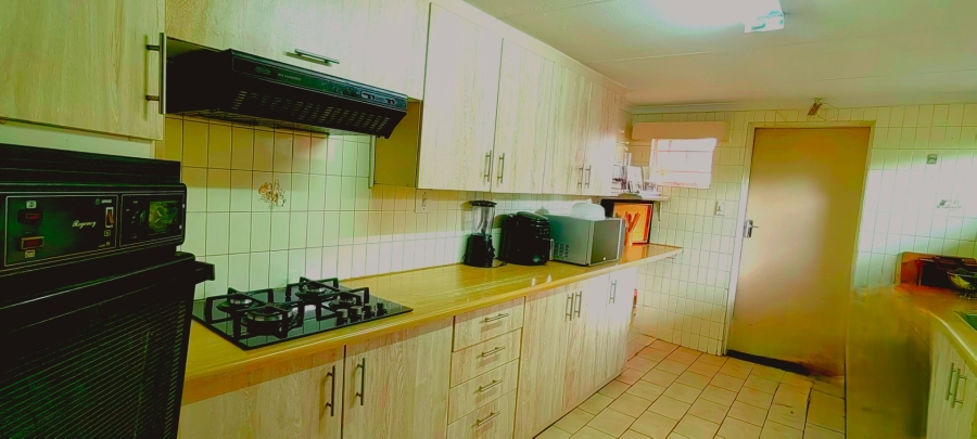  Bedroom Property for Sale in Lindhaven Gauteng