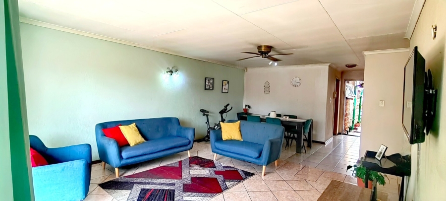  Bedroom Property for Sale in Lindhaven Gauteng