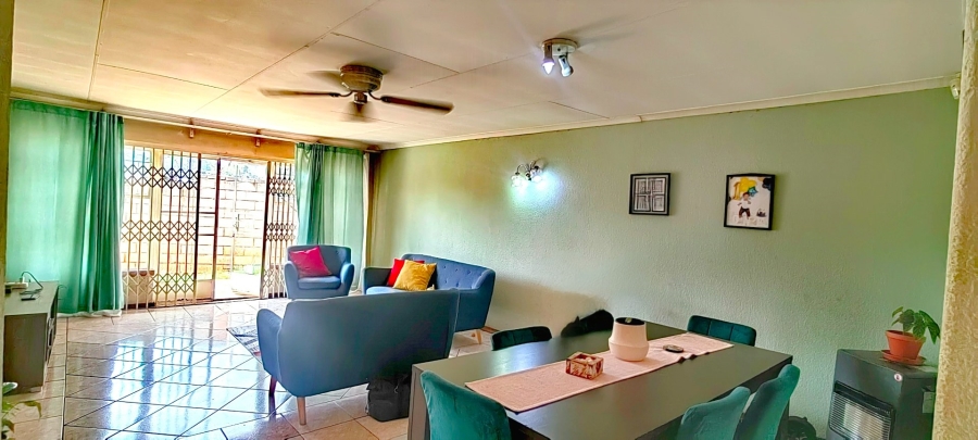  Bedroom Property for Sale in Lindhaven Gauteng