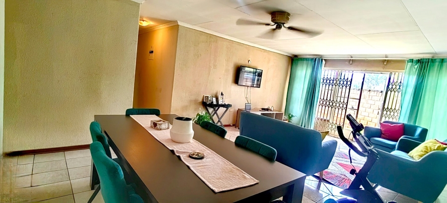  Bedroom Property for Sale in Lindhaven Gauteng