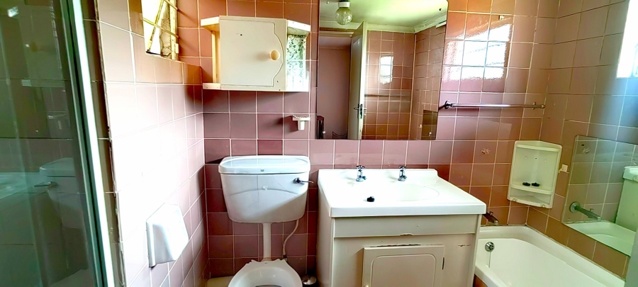  Bedroom Property for Sale in Lindhaven Gauteng