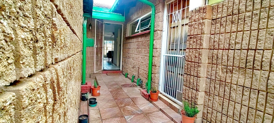  Bedroom Property for Sale in Lindhaven Gauteng