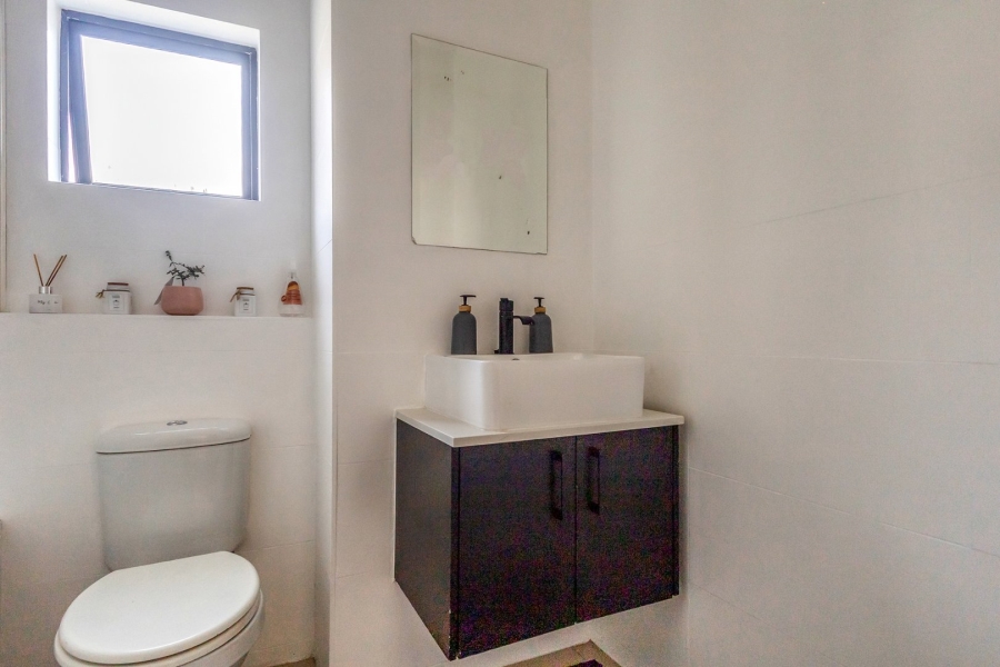 2 Bedroom Property for Sale in Grand Central Gauteng