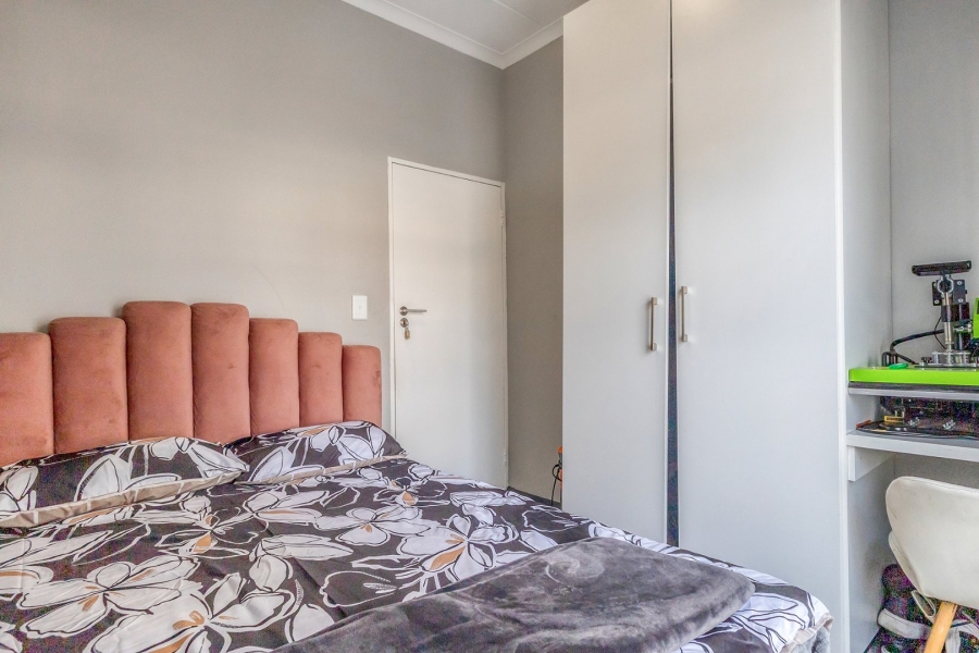 2 Bedroom Property for Sale in Grand Central Gauteng