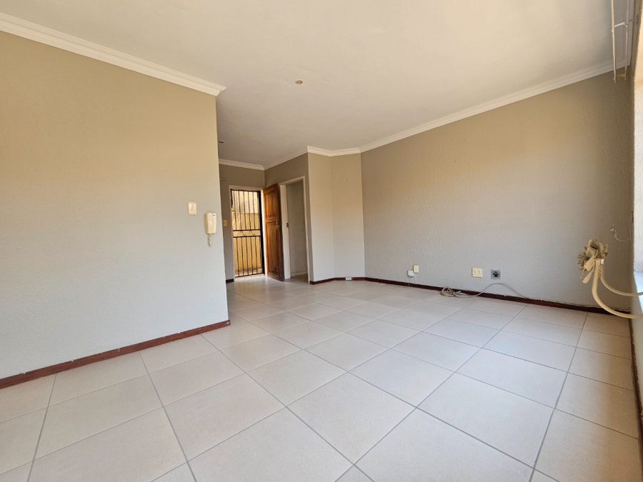 1 Bedroom Property for Sale in La Montagne Gauteng