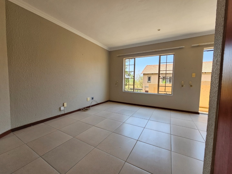 1 Bedroom Property for Sale in La Montagne Gauteng