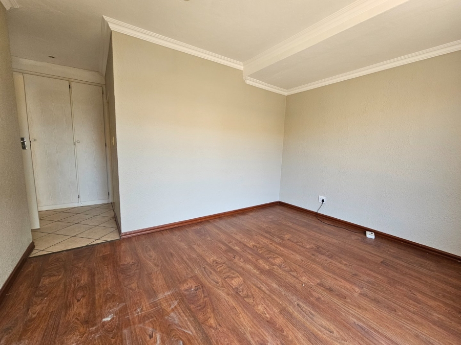 1 Bedroom Property for Sale in La Montagne Gauteng