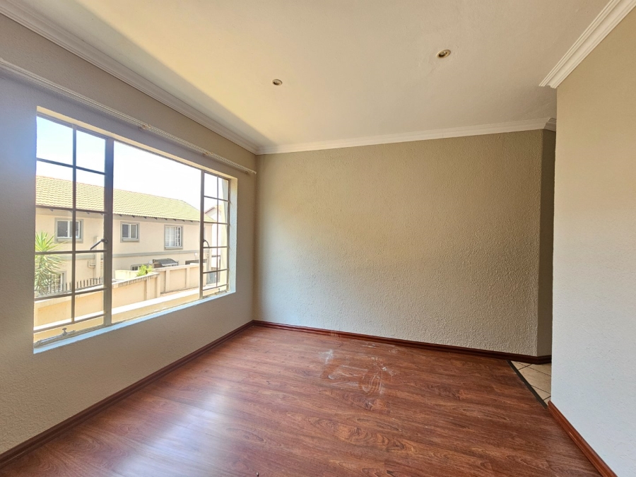 1 Bedroom Property for Sale in La Montagne Gauteng
