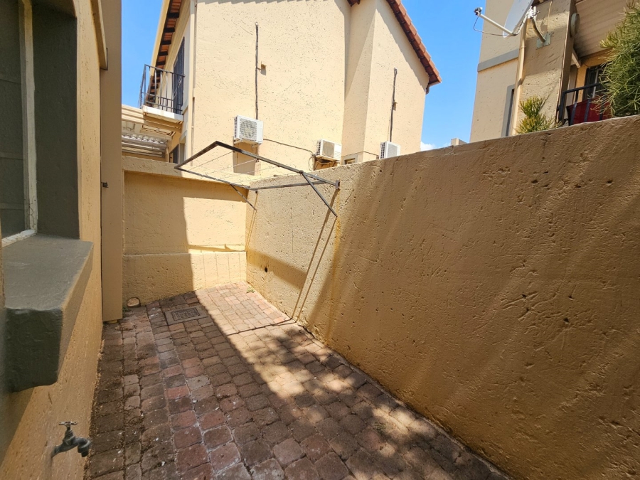 1 Bedroom Property for Sale in La Montagne Gauteng