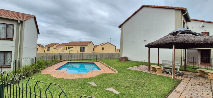 To Let 2 Bedroom Property for Rent in Mondeor Gauteng