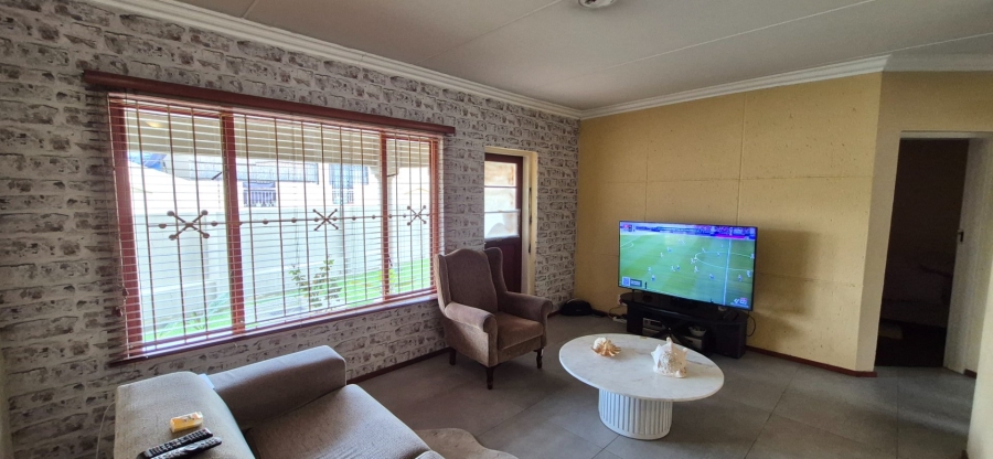 To Let 2 Bedroom Property for Rent in Mondeor Gauteng