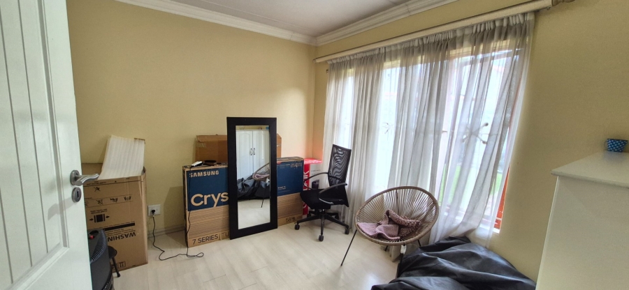 To Let 2 Bedroom Property for Rent in Mondeor Gauteng