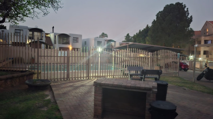 2 Bedroom Property for Sale in Vorna Valley Gauteng