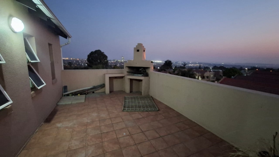 2 Bedroom Property for Sale in Vorna Valley Gauteng