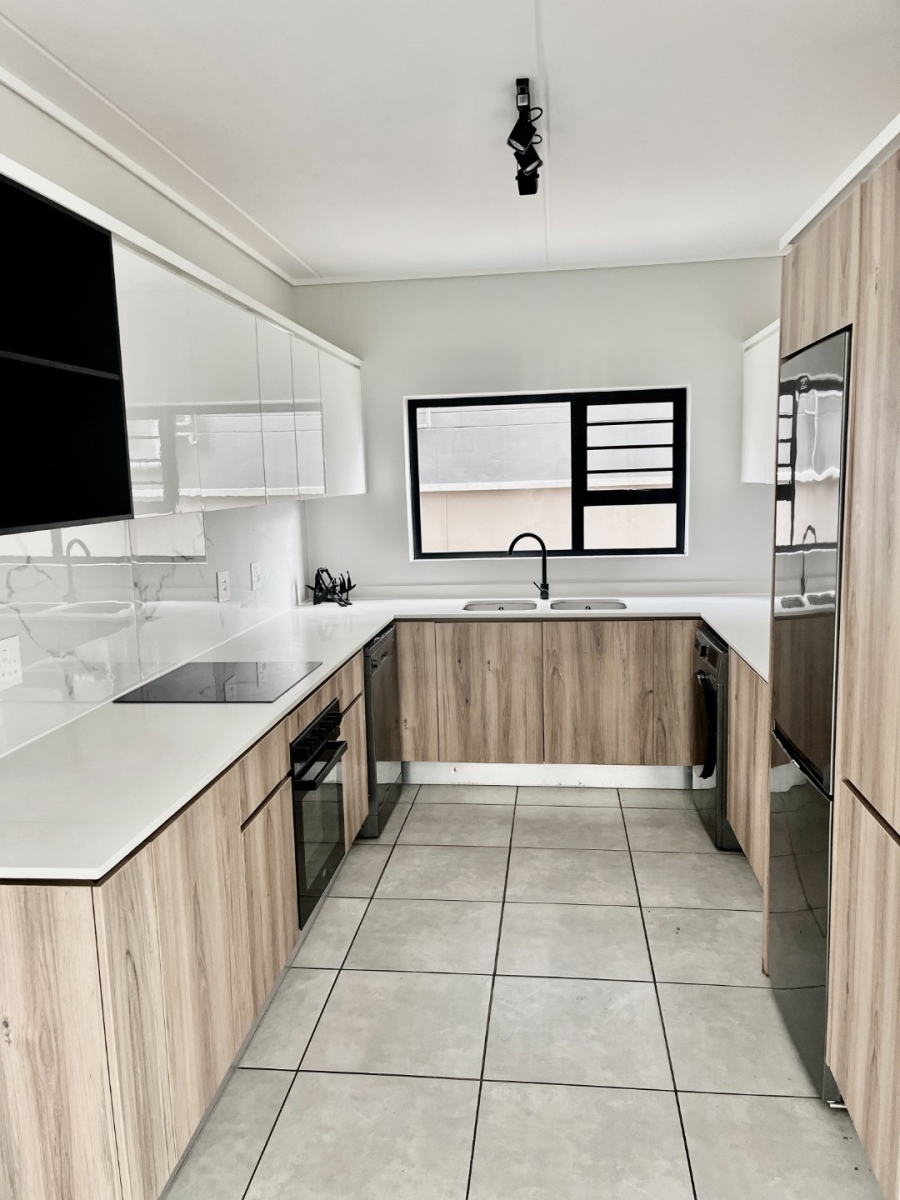 3 Bedroom Property for Sale in Waterfall Gauteng