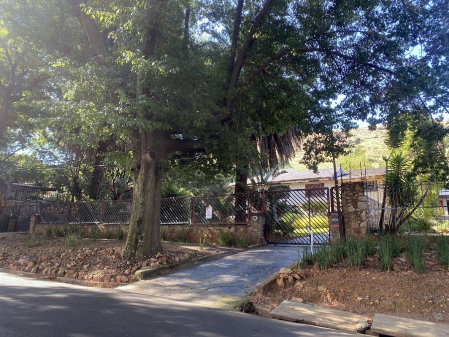 5 Bedroom Property for Sale in Cyrildene Gauteng