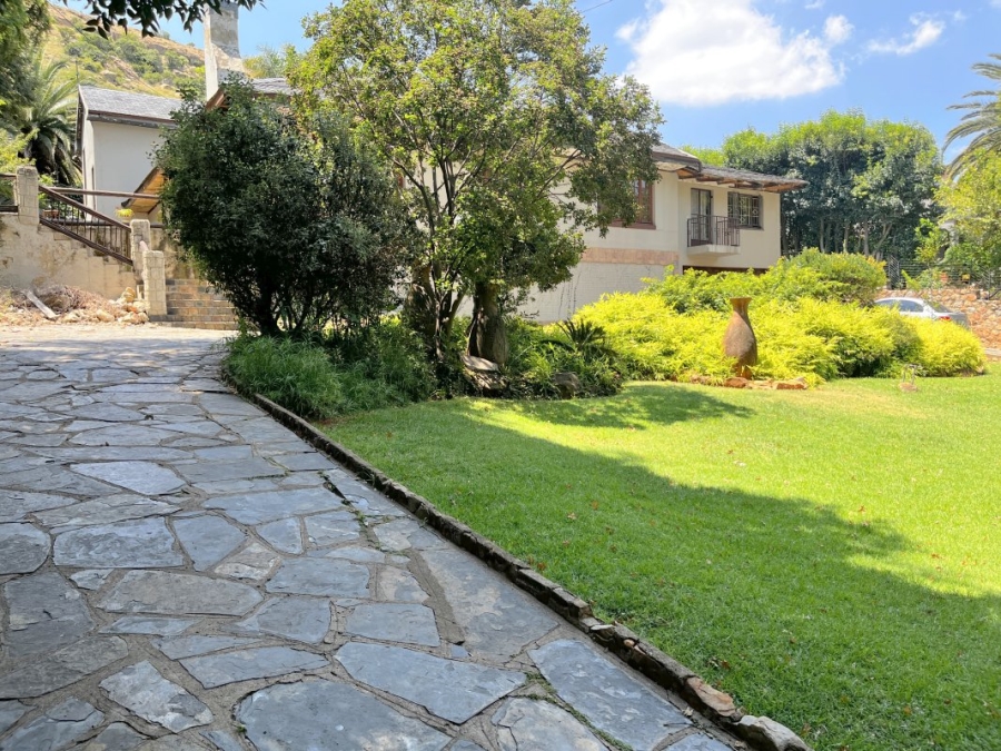 5 Bedroom Property for Sale in Cyrildene Gauteng