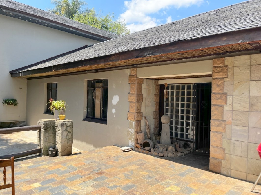 5 Bedroom Property for Sale in Cyrildene Gauteng