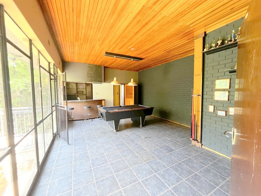 5 Bedroom Property for Sale in Cyrildene Gauteng