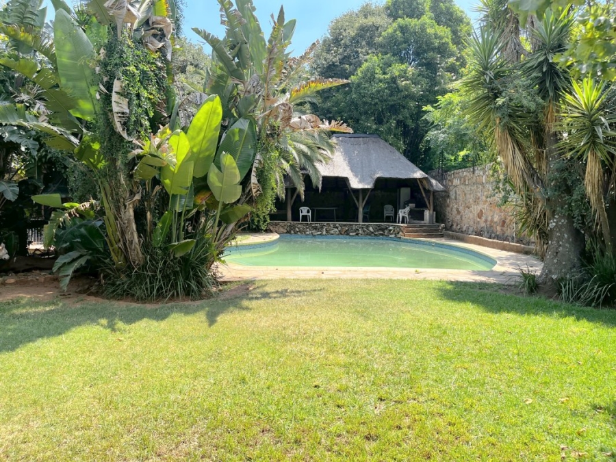 5 Bedroom Property for Sale in Cyrildene Gauteng