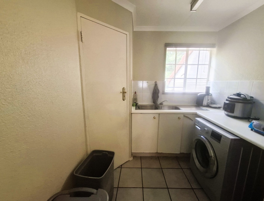 To Let 1 Bedroom Property for Rent in Monument Park Gauteng