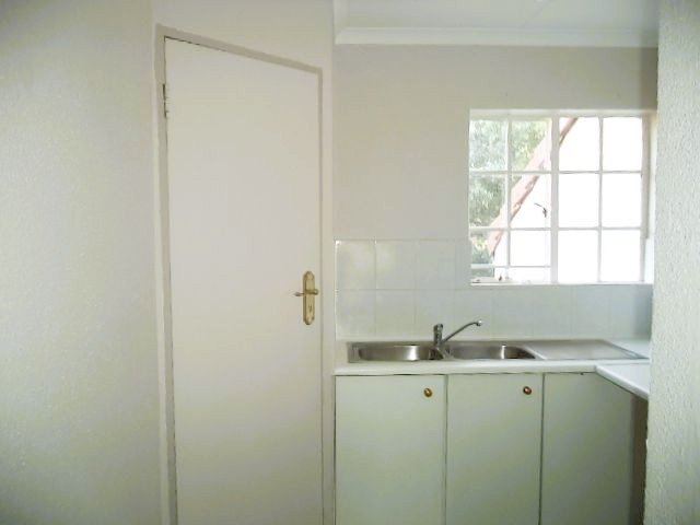 To Let 1 Bedroom Property for Rent in Monument Park Gauteng