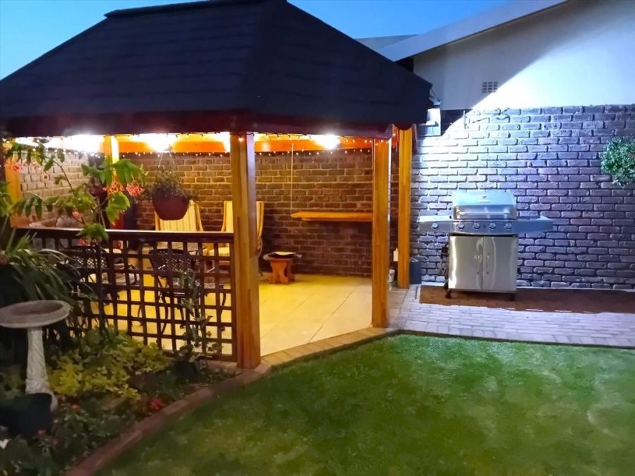 3 Bedroom Property for Sale in Birchleigh Gauteng