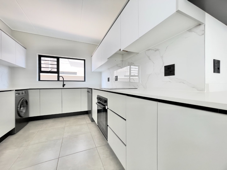 To Let 3 Bedroom Property for Rent in Waterfall Gauteng