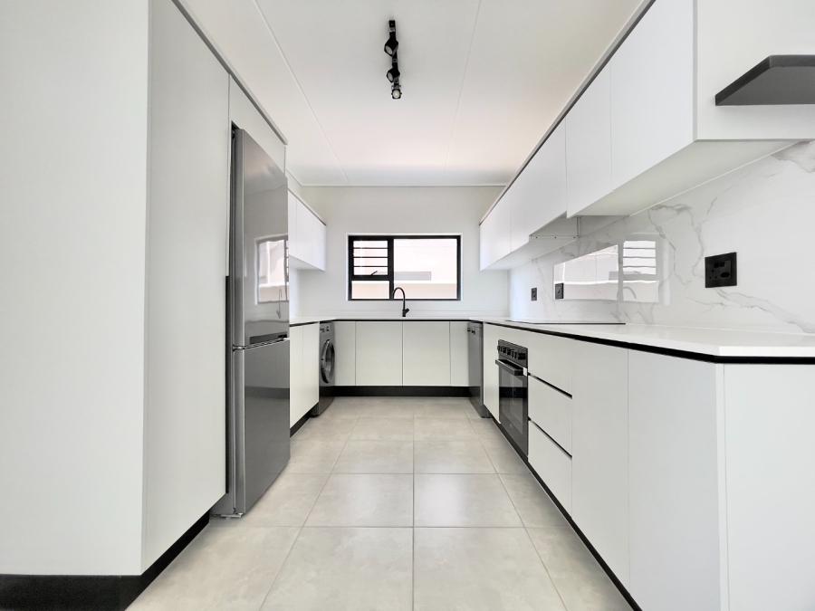 To Let 3 Bedroom Property for Rent in Waterfall Gauteng