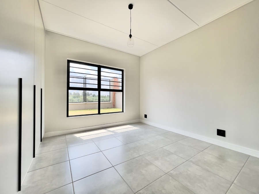 To Let 3 Bedroom Property for Rent in Waterfall Gauteng