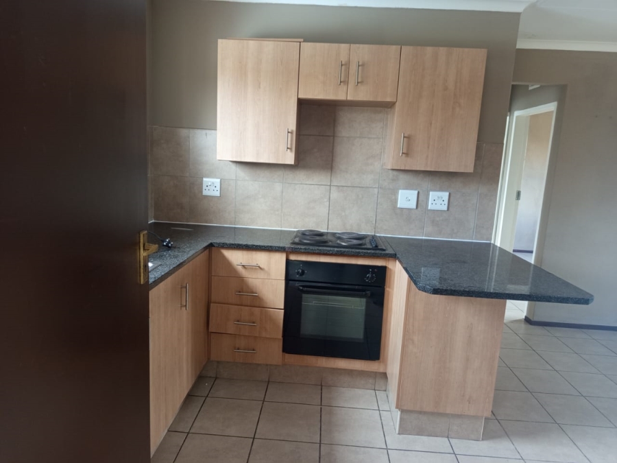 To Let 2 Bedroom Property for Rent in Noordwyk Gauteng