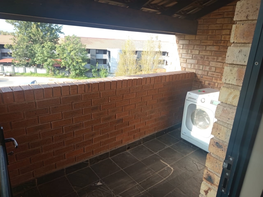 To Let 2 Bedroom Property for Rent in Noordwyk Gauteng