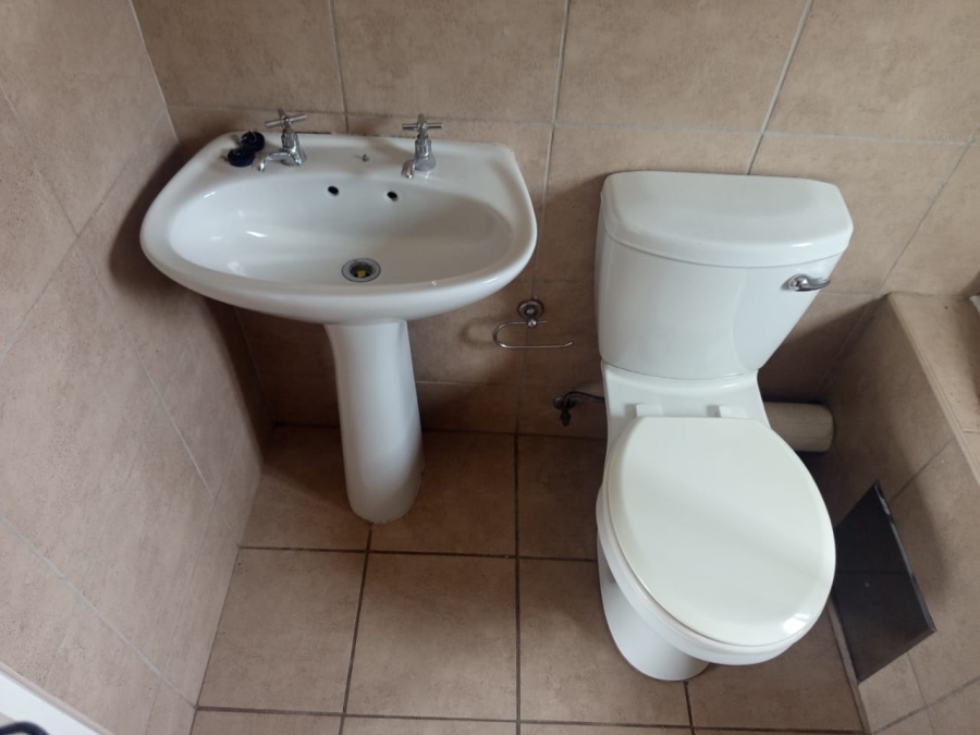 To Let 2 Bedroom Property for Rent in Noordwyk Gauteng