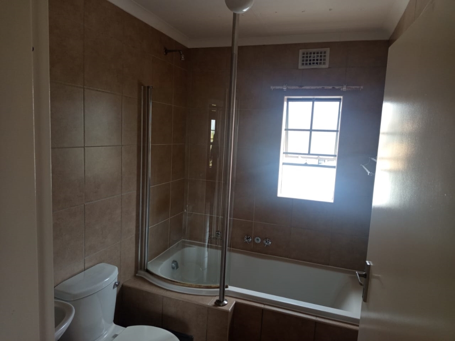 To Let 2 Bedroom Property for Rent in Noordwyk Gauteng