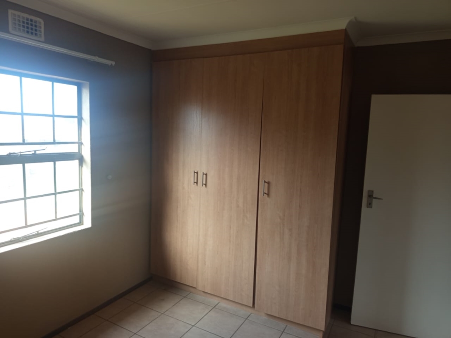 To Let 2 Bedroom Property for Rent in Noordwyk Gauteng