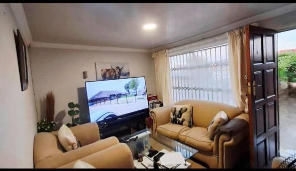 2 Bedroom Property for Sale in Esangweni Gauteng