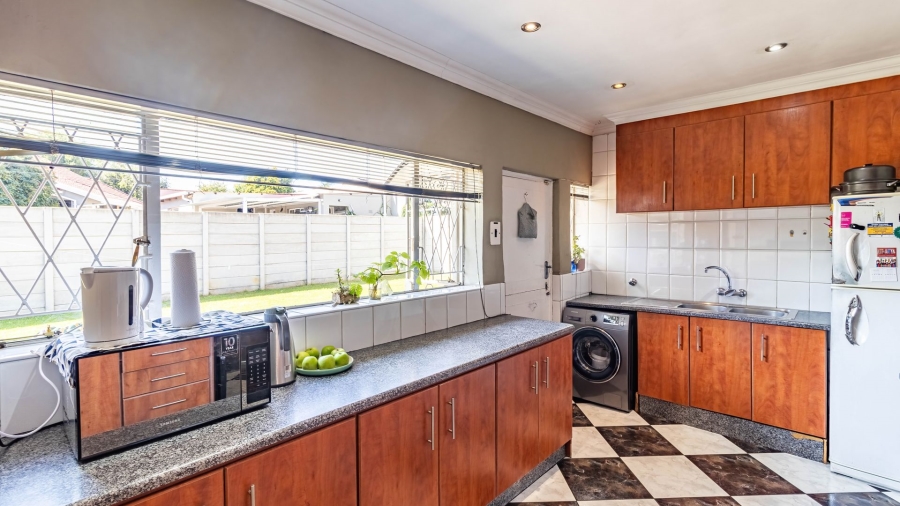 3 Bedroom Property for Sale in Ridgeway Gauteng