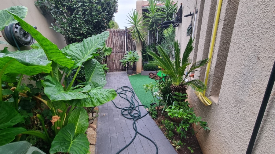 To Let 1 Bedroom Property for Rent in Bedfordview Gauteng