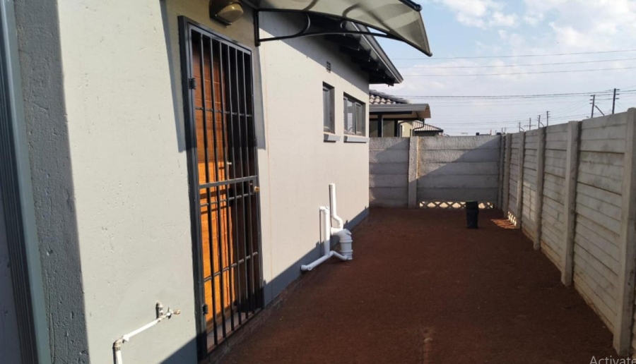 2 Bedroom Property for Sale in Protea Glen Gauteng