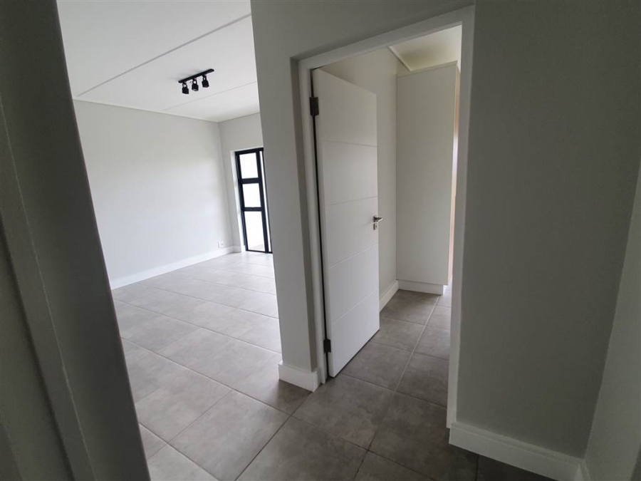 To Let 2 Bedroom Property for Rent in Waterfall Gauteng