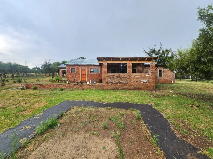 To Let 4 Bedroom Property for Rent in Laezonia Gauteng