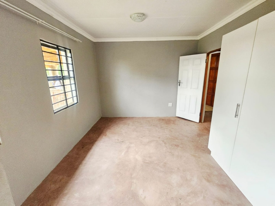 To Let 4 Bedroom Property for Rent in Laezonia Gauteng