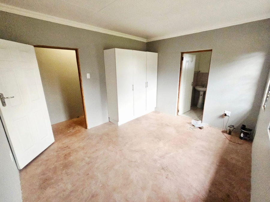 To Let 4 Bedroom Property for Rent in Laezonia Gauteng