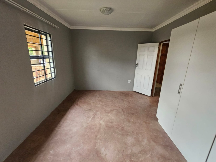 To Let 4 Bedroom Property for Rent in Laezonia Gauteng