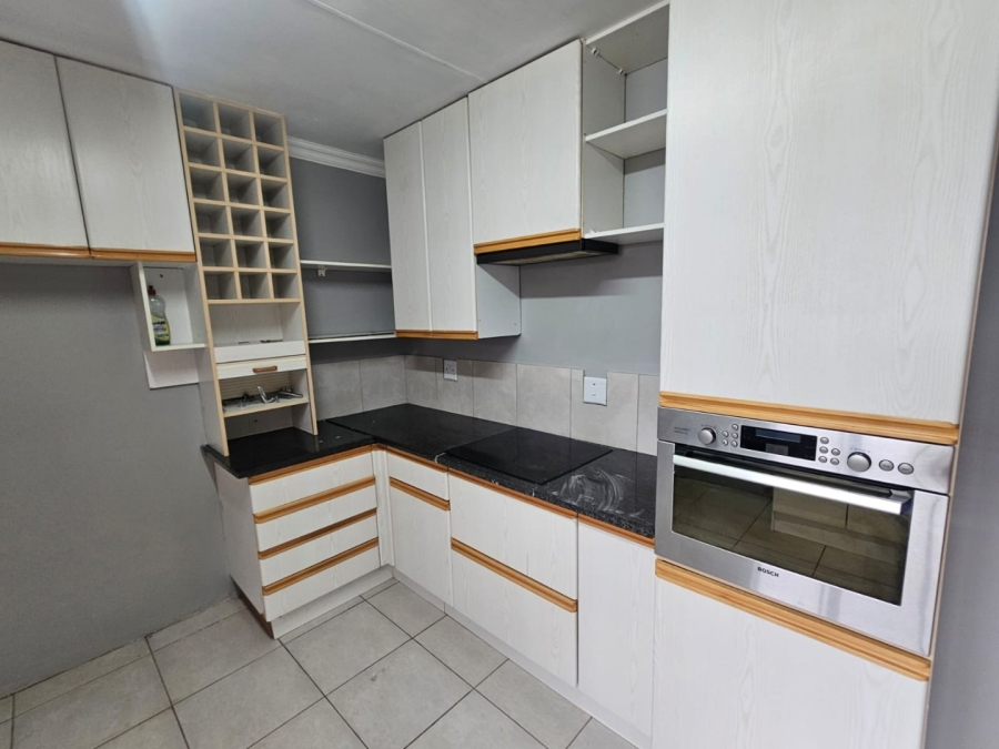 To Let 4 Bedroom Property for Rent in Laezonia Gauteng